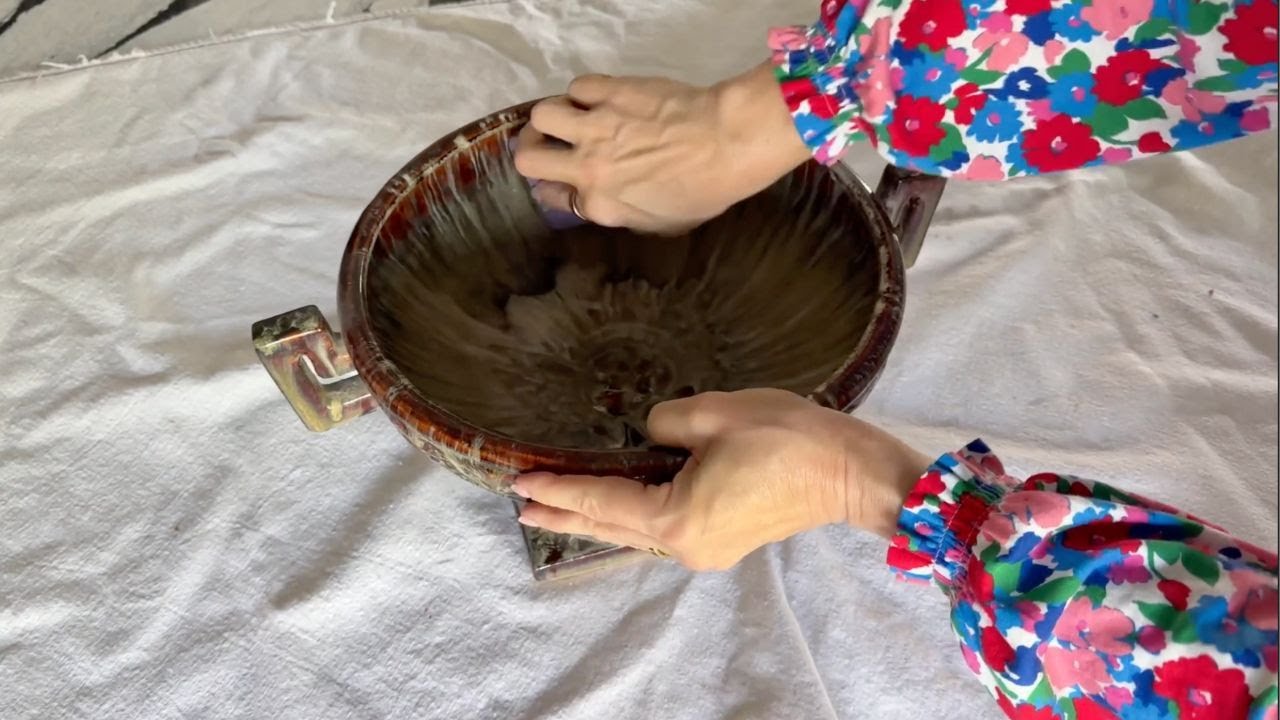 Grab a thrift store vase for this genius kitchen countertop idea!