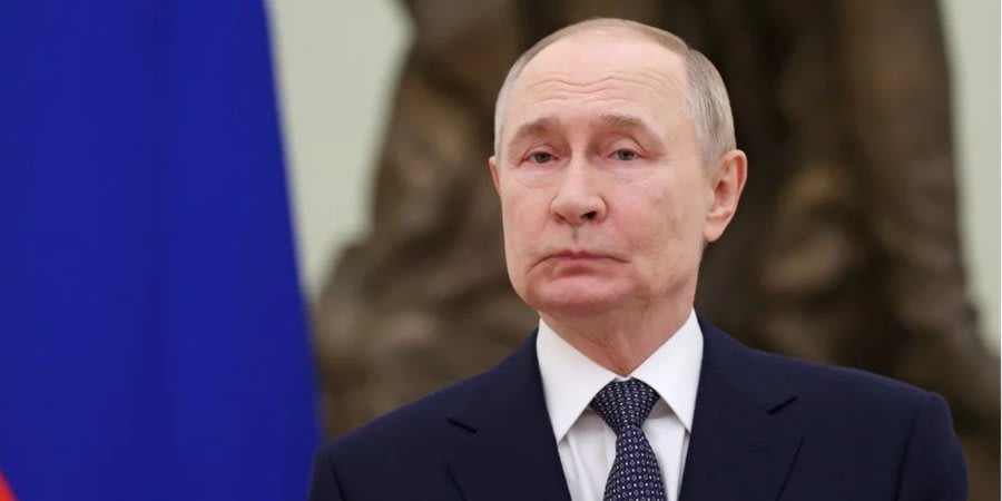Putin warned of coming economic crisis, report says<br><br>