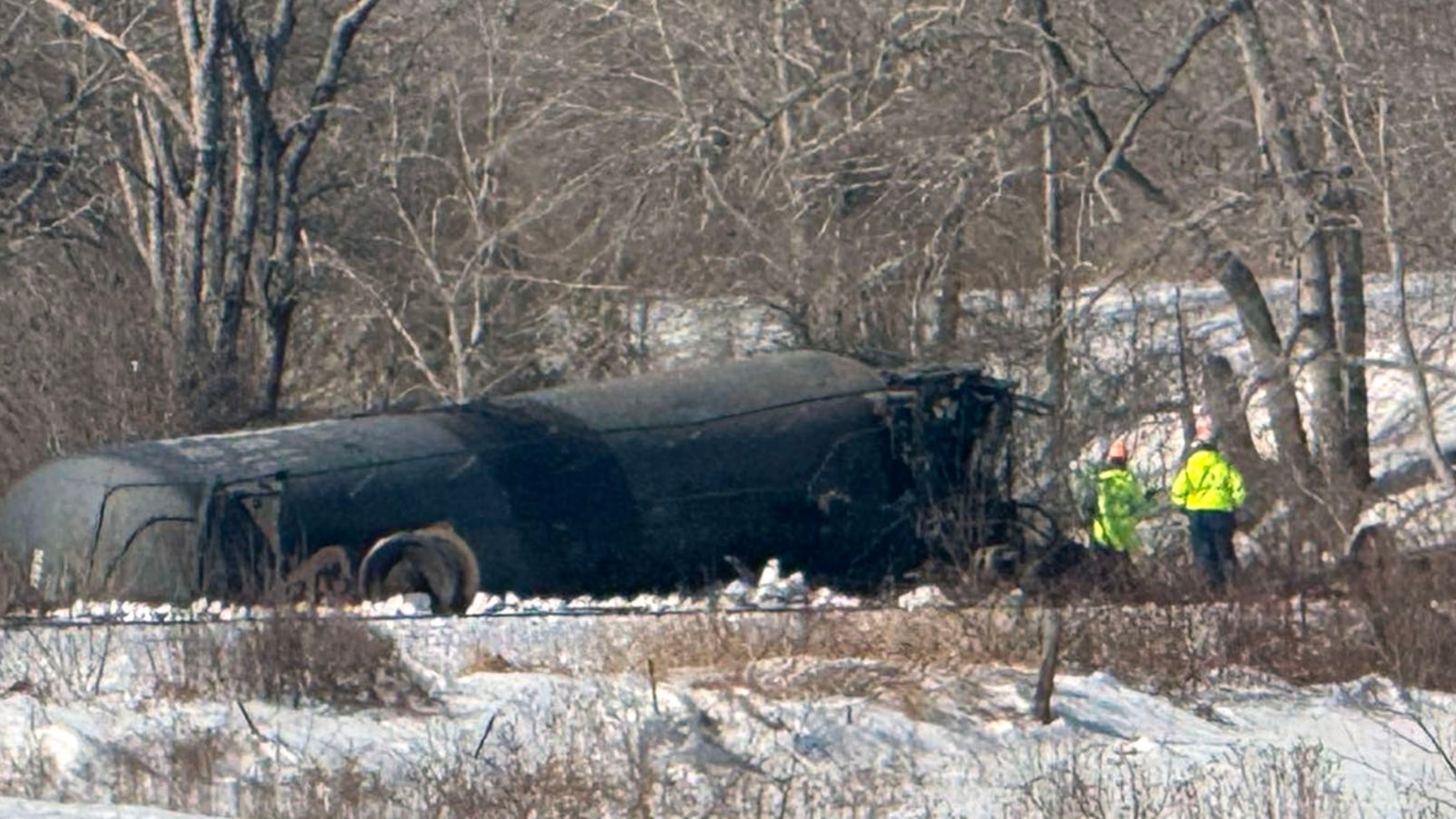 Freight train carrying flammable liquids derails, prompts shelter in ...