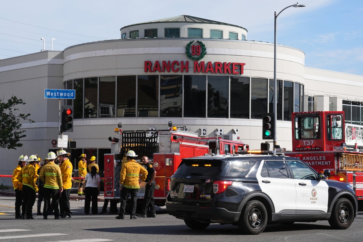3 dead, multiple injured after car crashes into LA grocery store<br><br>