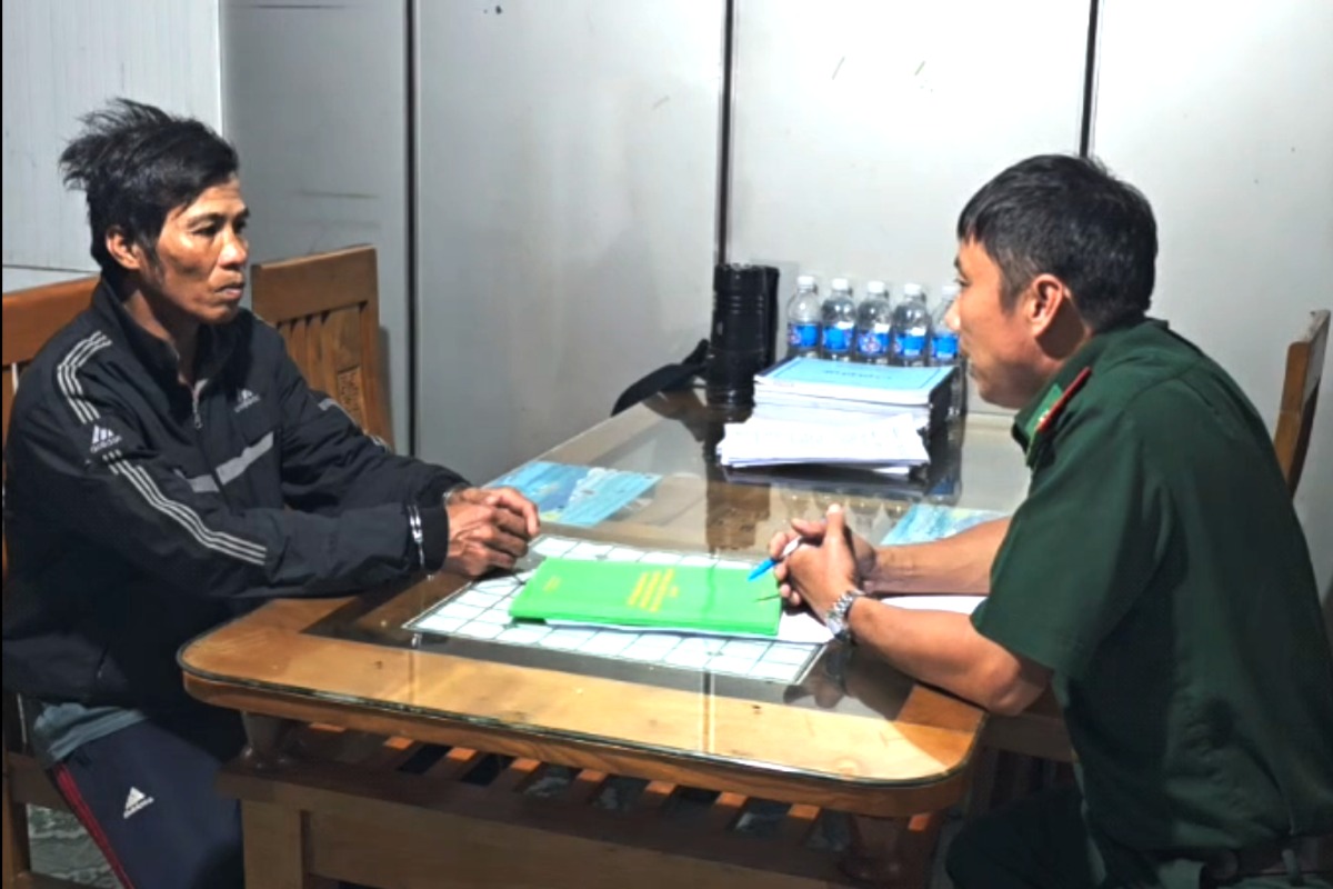 Bắt giữ đối tượng bị truy nã về tội dâm ô lẩn trốn trên tàu cá