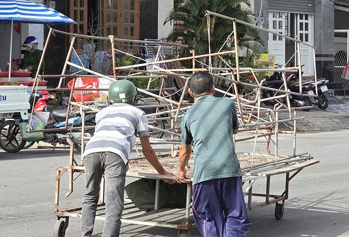 Cưỡng chế giải tỏa chợ đêm trái phép ở Bạc Liêu