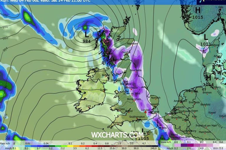 Snow maps show Yorkshire faces blizzard with up to 19cm falling in UK