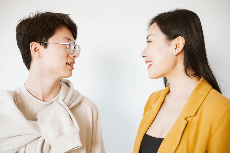 11 subtle signs someone's kindness isn't as genuine as it seems