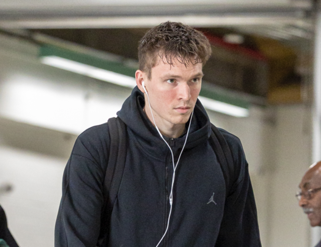 Lakers hit Dalton Knecht with a double whammy at the NBA trade deadline<br>