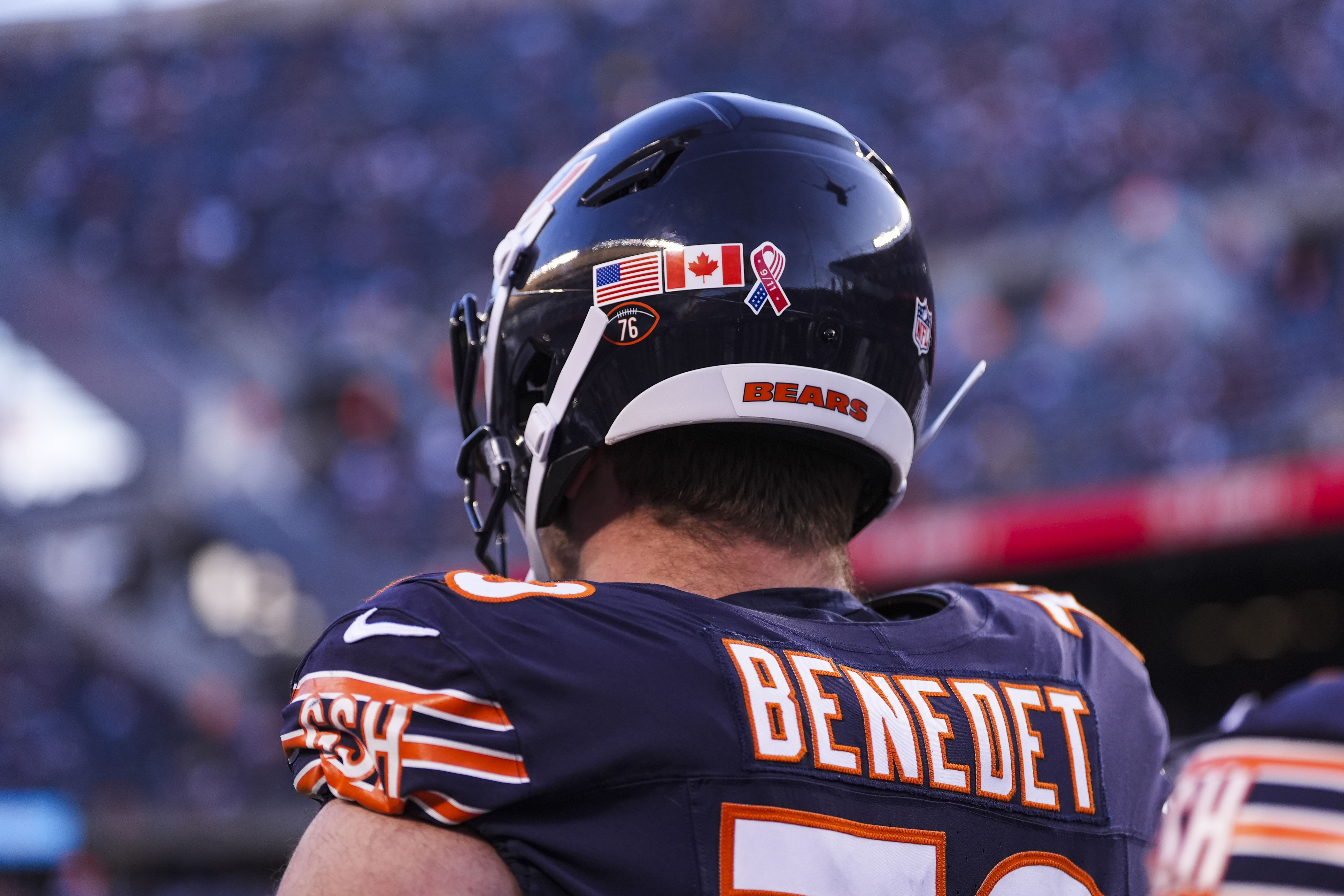Chicago Bears re-sign Theo Benedet