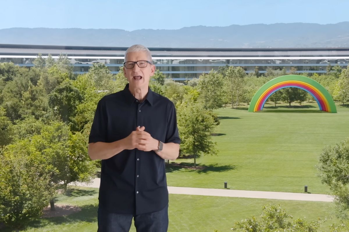 Tim Cook's 'I'm Not Meddling' Remark Says a Lot About the Awkward ...