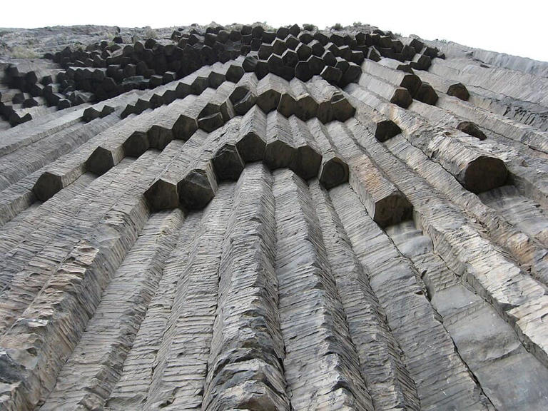 How ancient lava flows mimic honeycomb physics to build nature’s ...