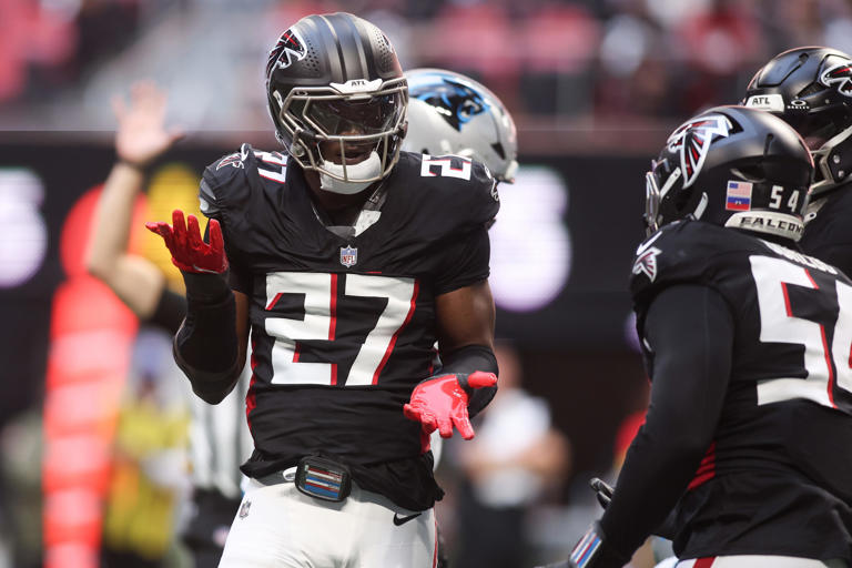 NFL world reacts to Falcons losing Defensive Rookie of the Year award