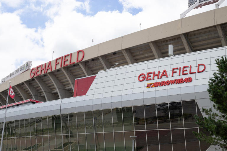 Chính quyền liên bang phê duyệt khoản thu thuế bán hàng địa phương lên tới 450 triệu đô la để xây dựng sân vận động cho đội Chiefs.