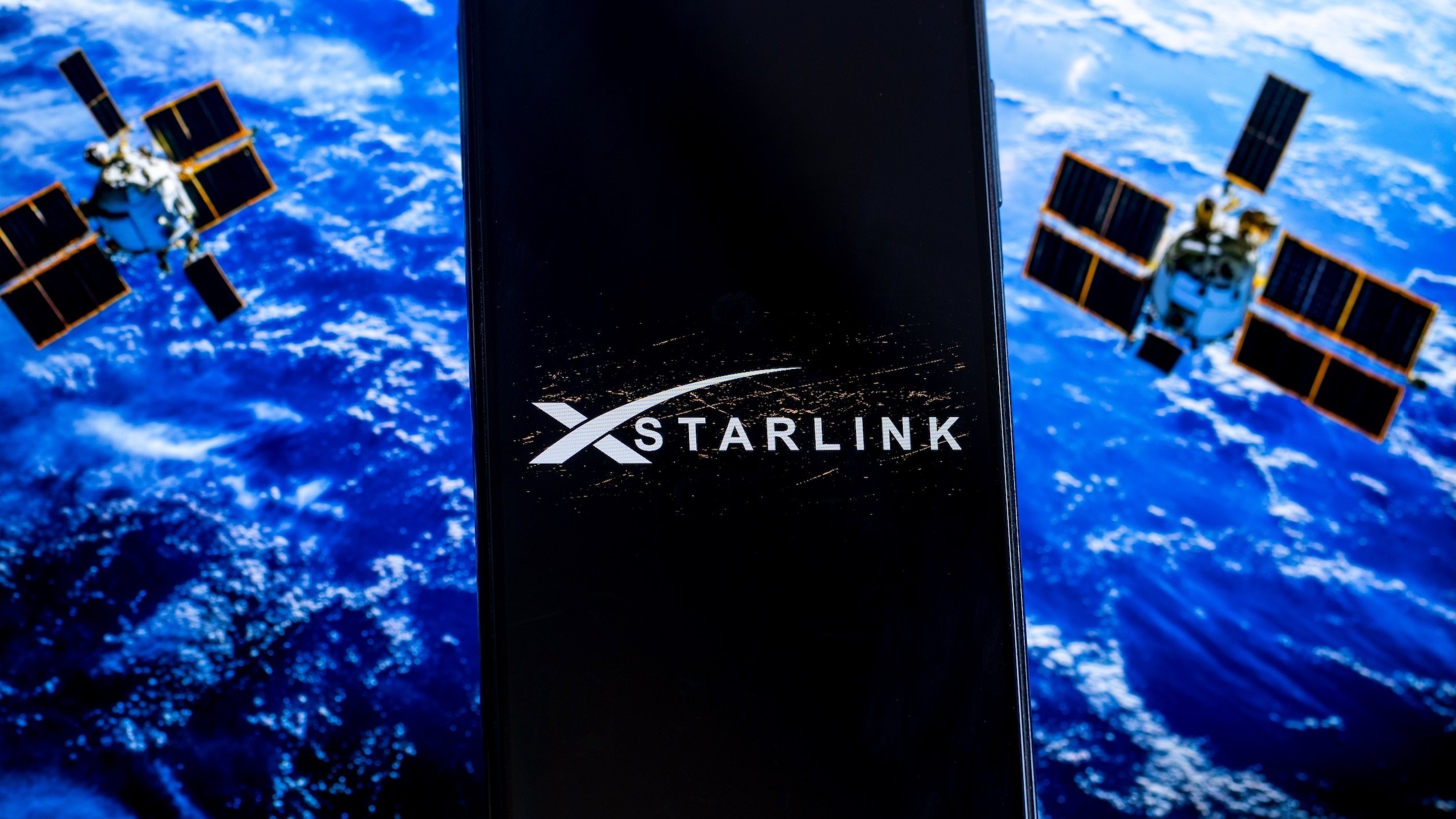 in-the-satellite-internet-race-starlink-crushes-rivals-with-97-of