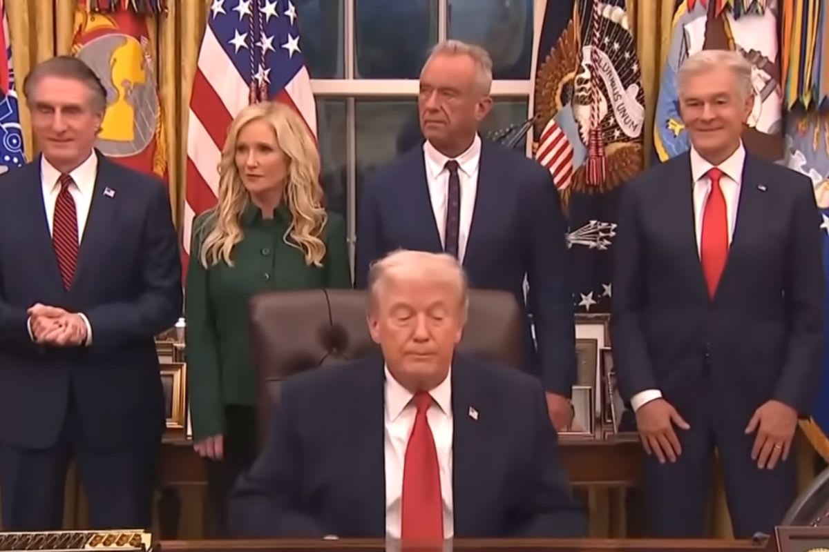 did-trump-soil-himself-during-oval-office-event-and-abruptly-end