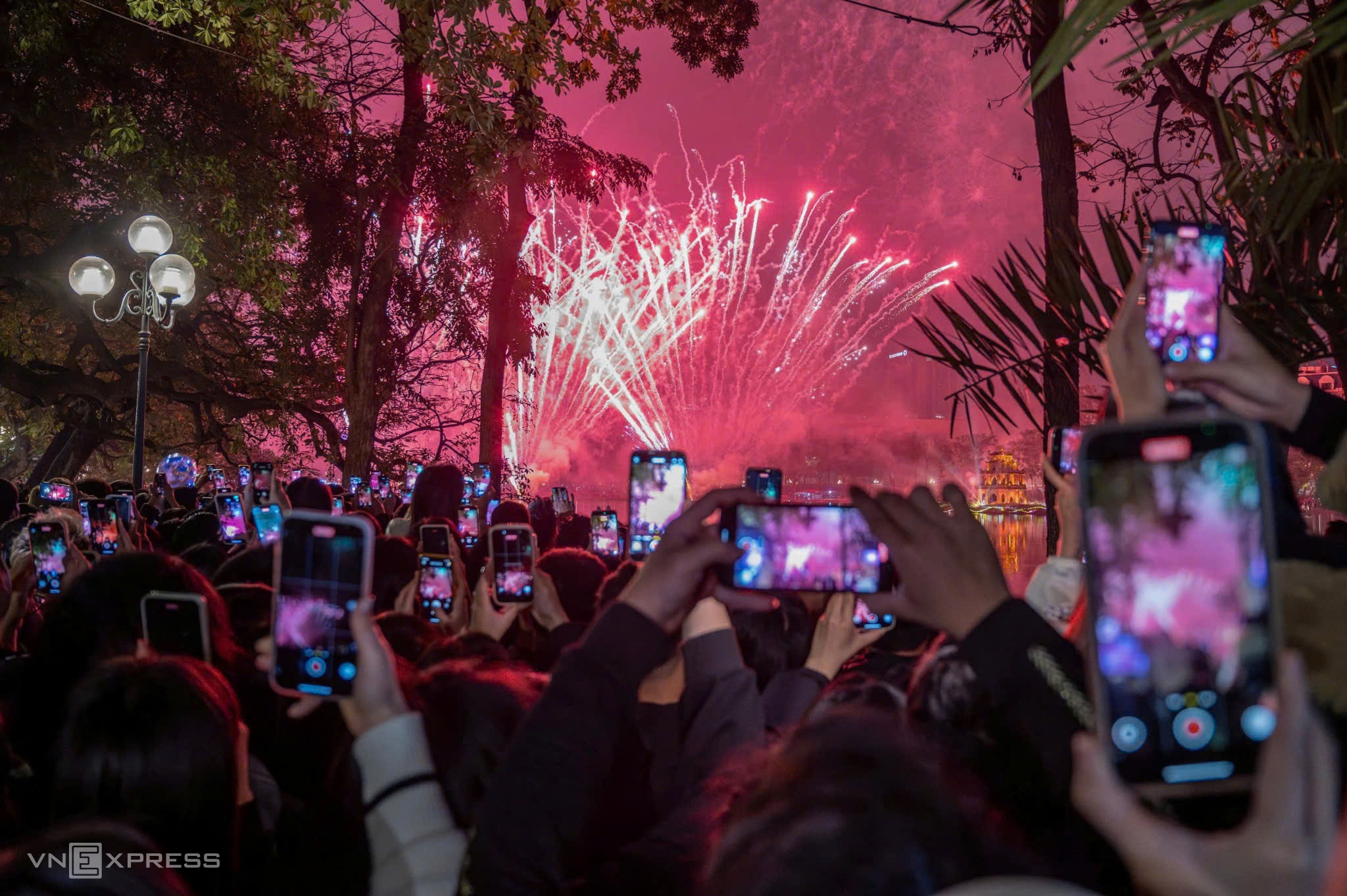 Hà Nội bắn pháo hoa 33 điểm dịp Tết Nguyên đán