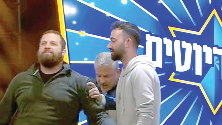 למה עיתונאי הימין מפחדים לירות בתוך הנגמ