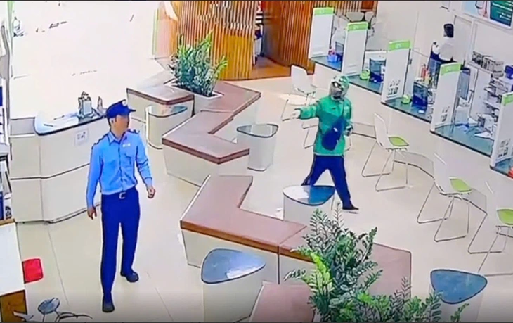 Bộ trưởng Bộ Công an biểu dương chiến công bắt giữ 2 nghi phạm cướp ngân hàng ở Gia Lai