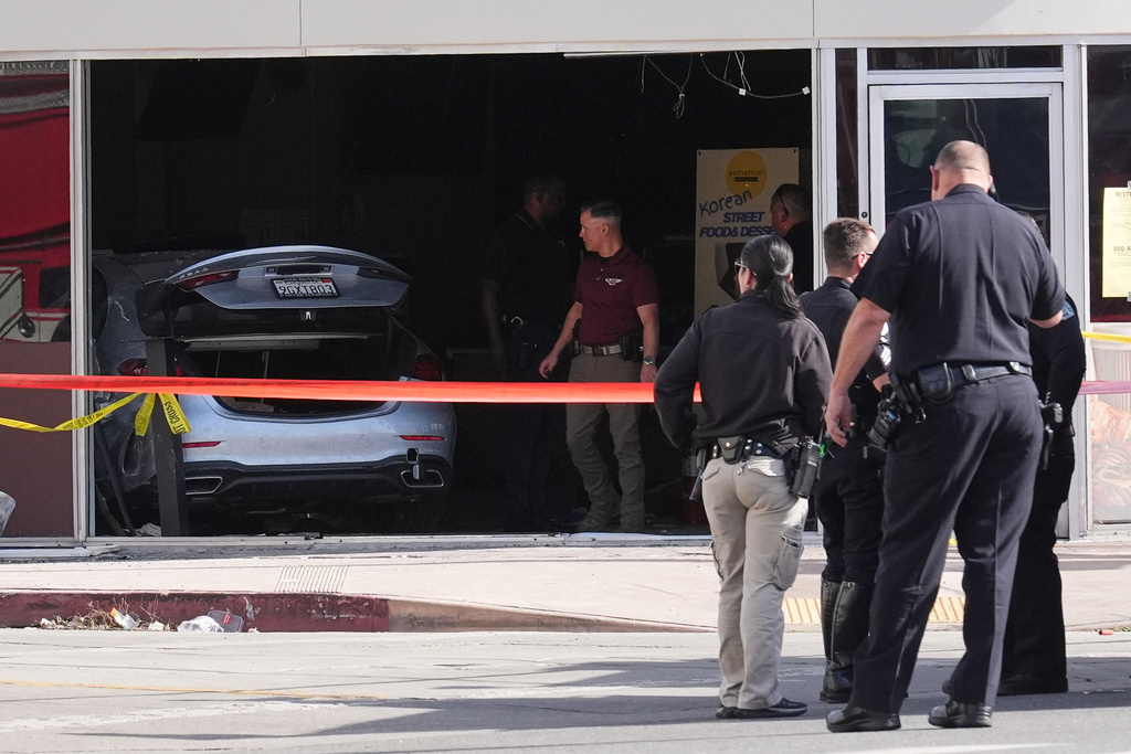 Three dead and several injured after car crashes into Los Angeles ...