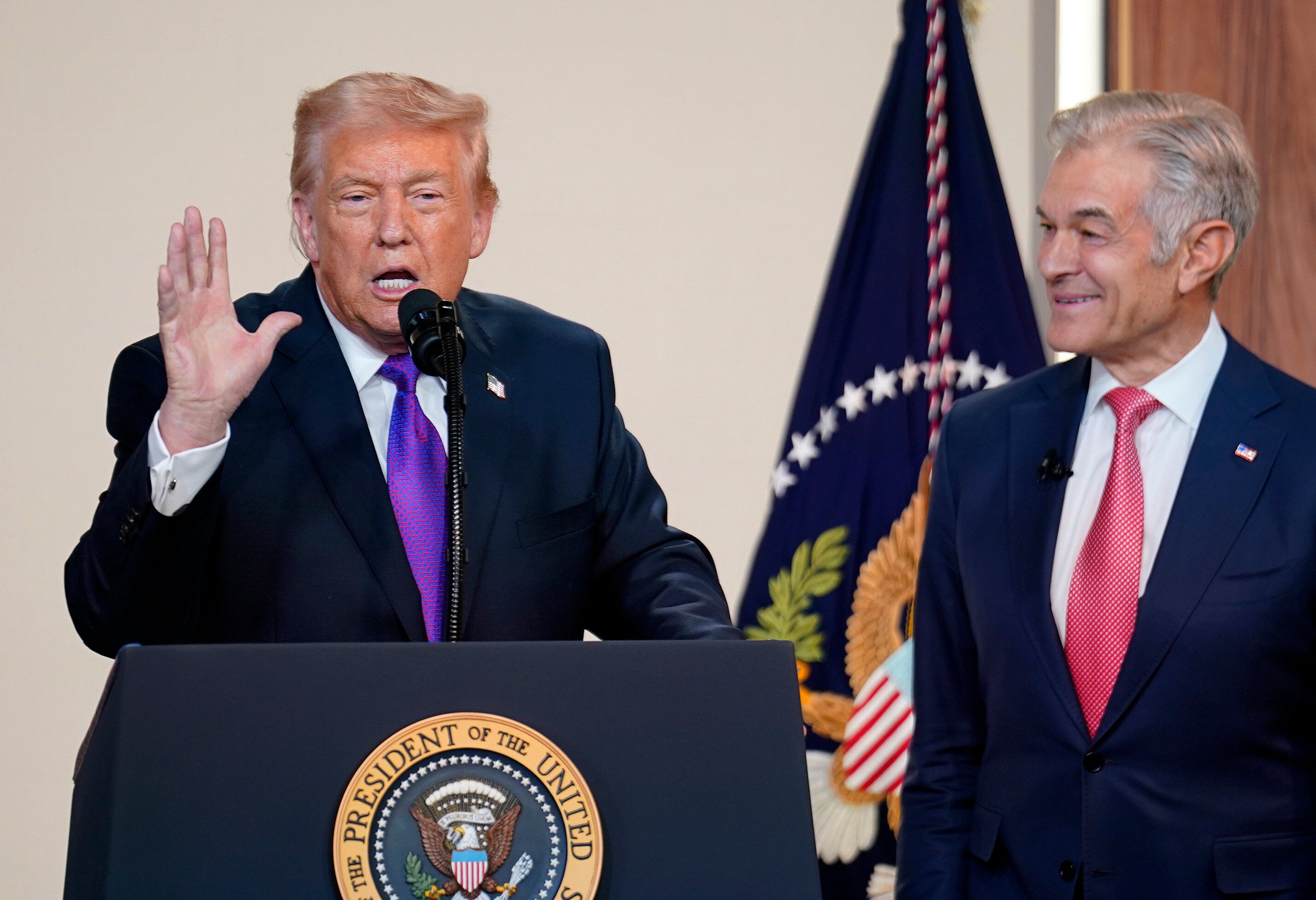 Critics rip 'low-rent dictator' Trump over 'literally insane' new ...
