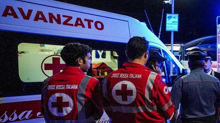 Si schiantano con l’auto contro un albero di notte, morti due ragazzi ...