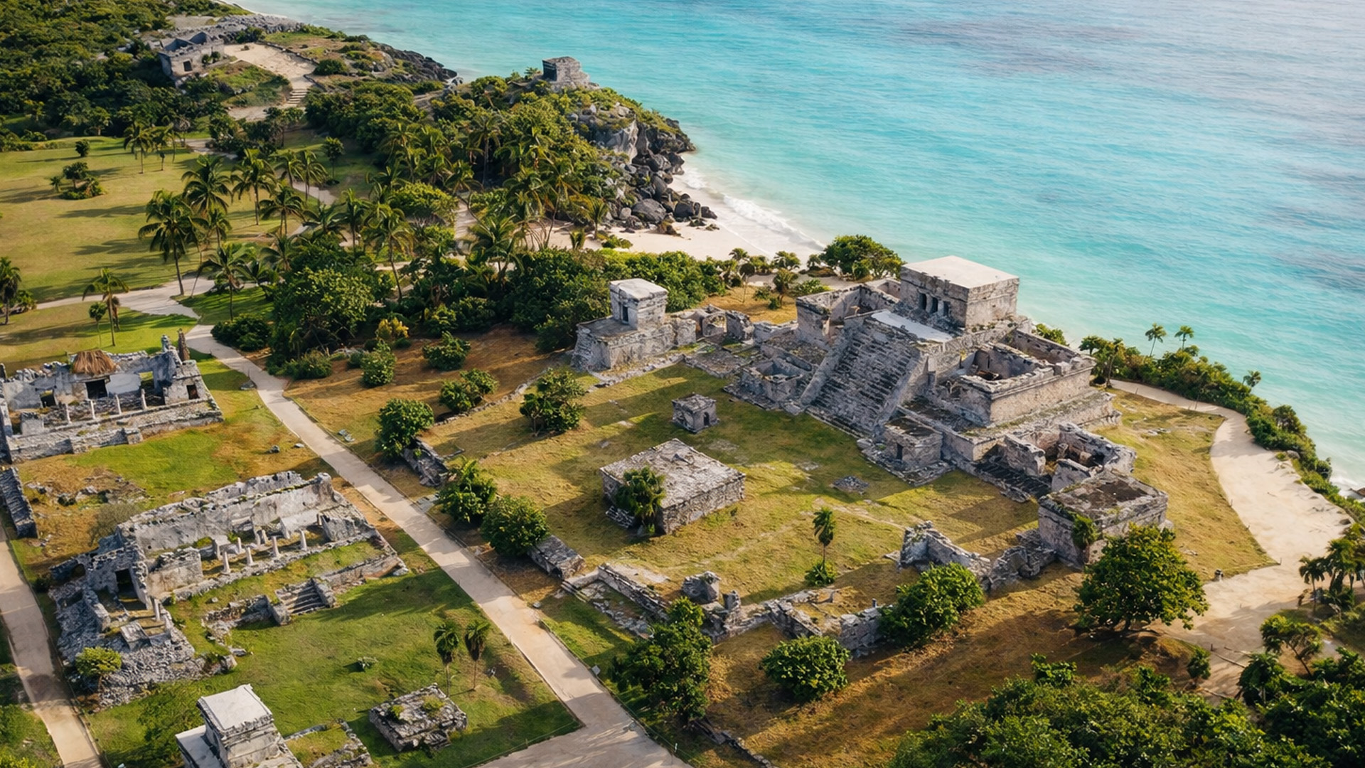 Ruines antiques au bord de la mer turquoise