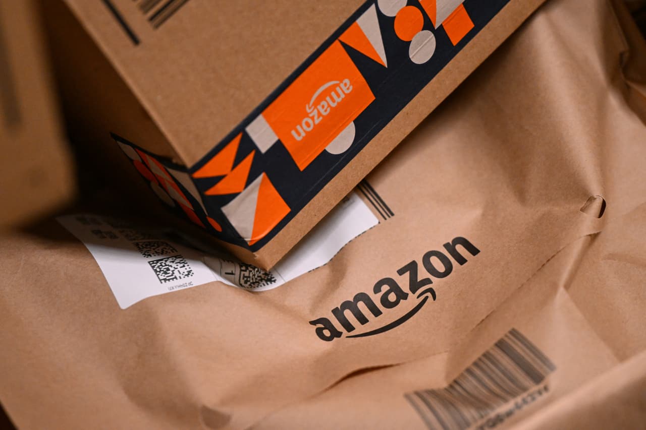 Amazon defies AI fears with huge spending. Why it’s a big risk for markets.