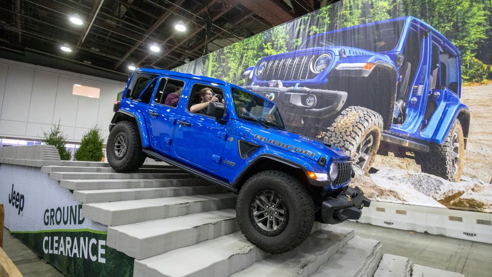 Jeep maker Stellantis announces a reset of its business and massive charges. Shares crumble<br><br>