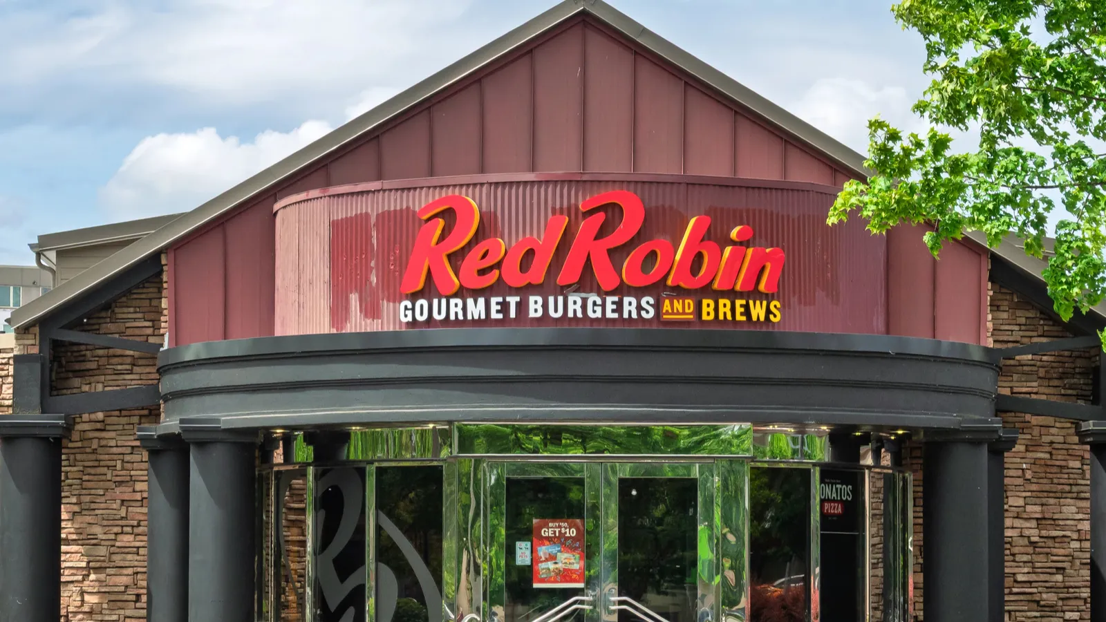 Red Robin ended 2025 with 475 restaurants and is weighing more closures ...