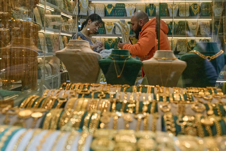 RBI 'comfortable' with gold loan exposure