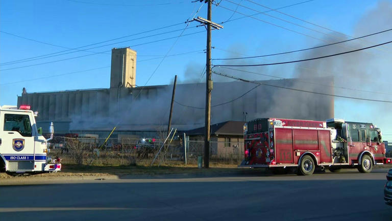 Firefighter injured responding to warehouse blaze in Fort Worth