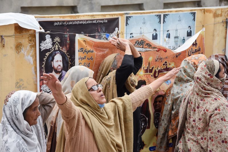 Women reacts after a deadly explosion at a Shi'ite Muslim mosque in Islamabad, Pakistan, February 6, 2026. REUTERS/Waseem Khan