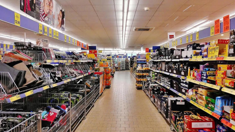 8 grocery store tricks shoppers rarely notice, former employees say