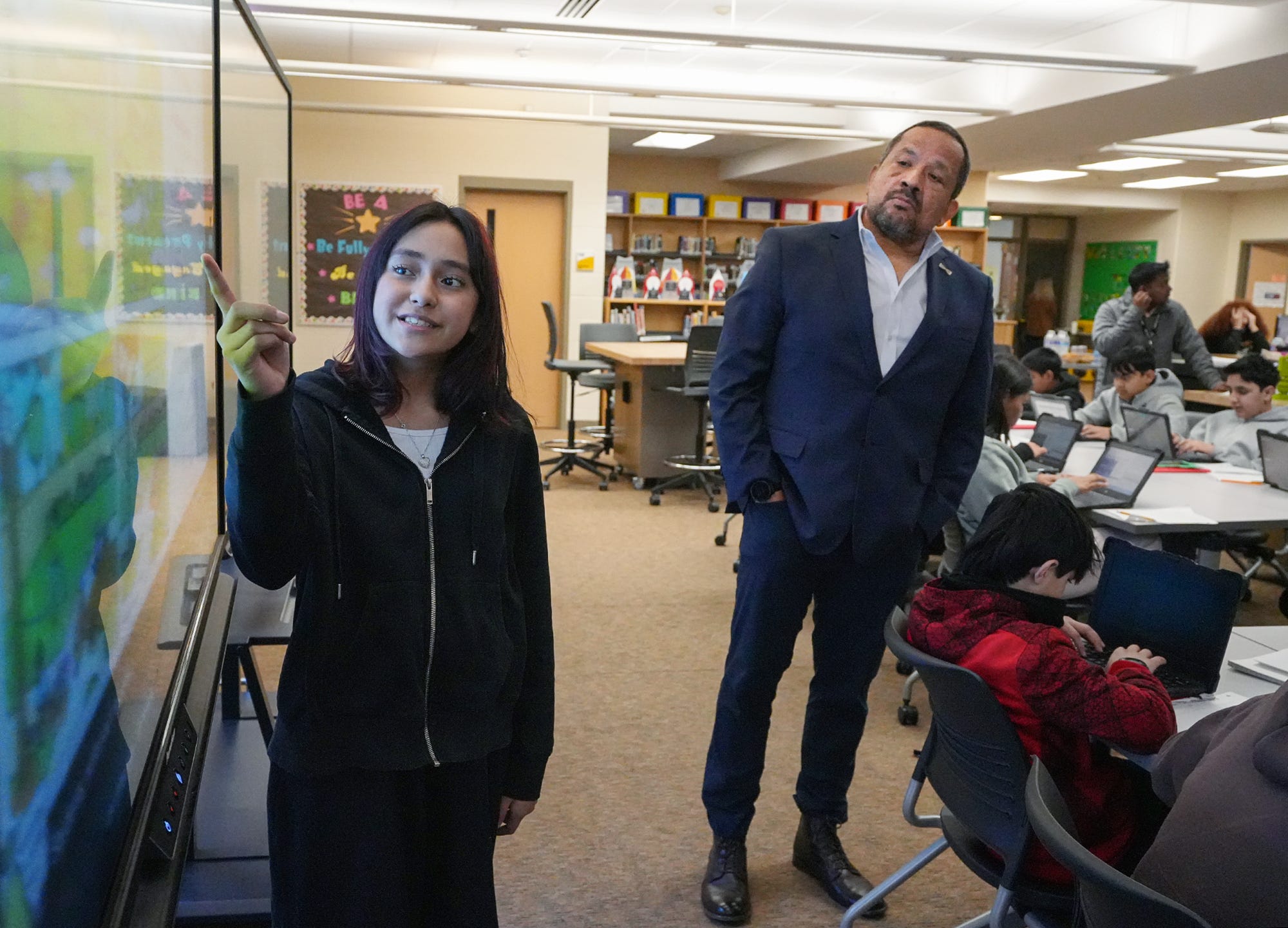 Cavaliers sportscaster gives back by tutoring in Akron Public Schools
