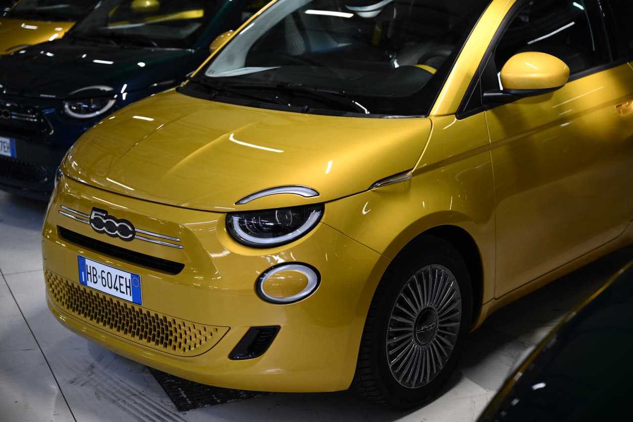 Stellantis stock drops 24% after earnings. There goes the dividend.<br><br>