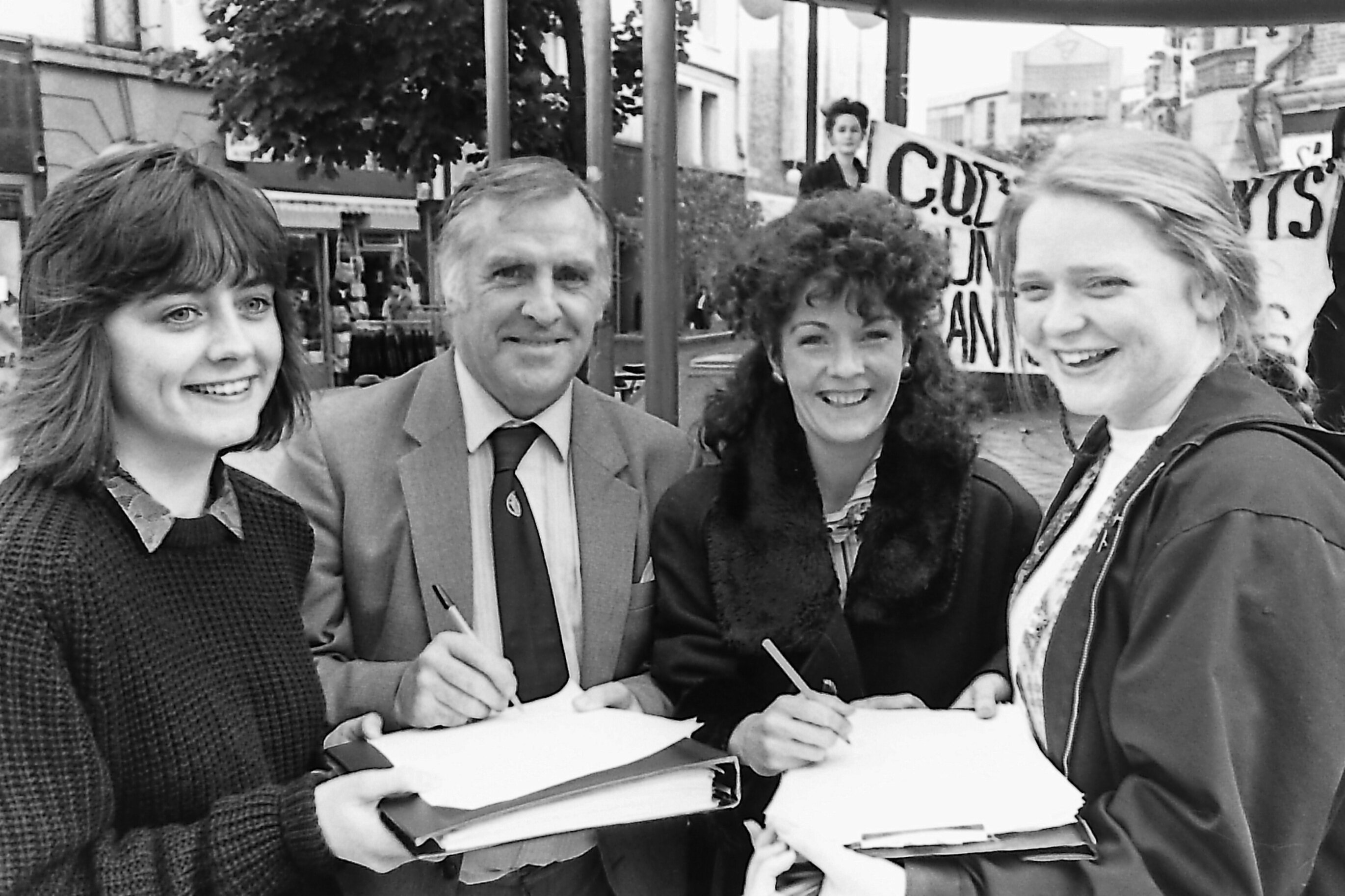 Northern Ireland retro: 25 nostalgic photos show people winning at life ...