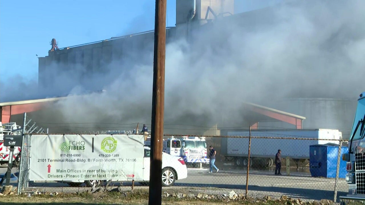 Fort Worth firefighter injured while fighting warehouse fire