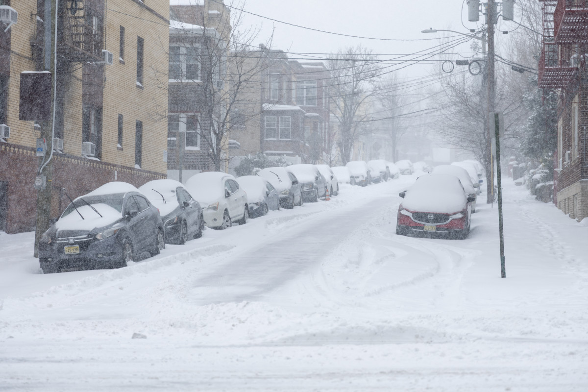 More winter storm warnings announced for 12 states as 5 inches of snow, 60 mph winds approach<br><br>