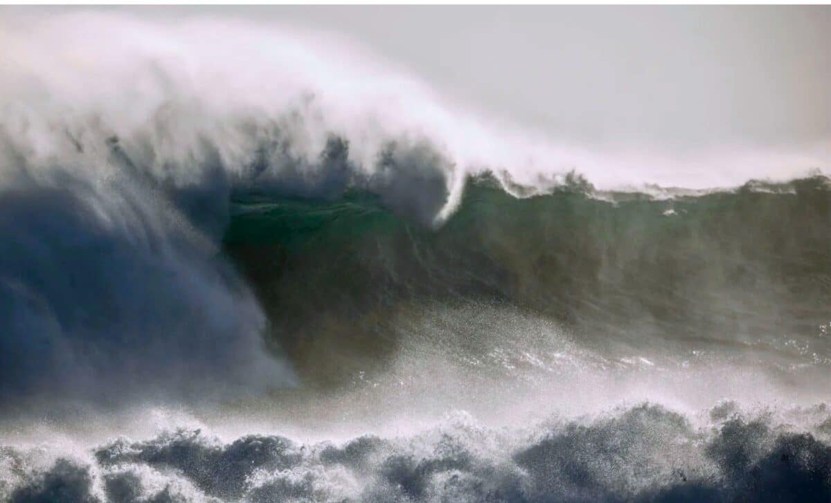 Satellites capture towering 35-meter ocean waves, exposing the Pacific ...