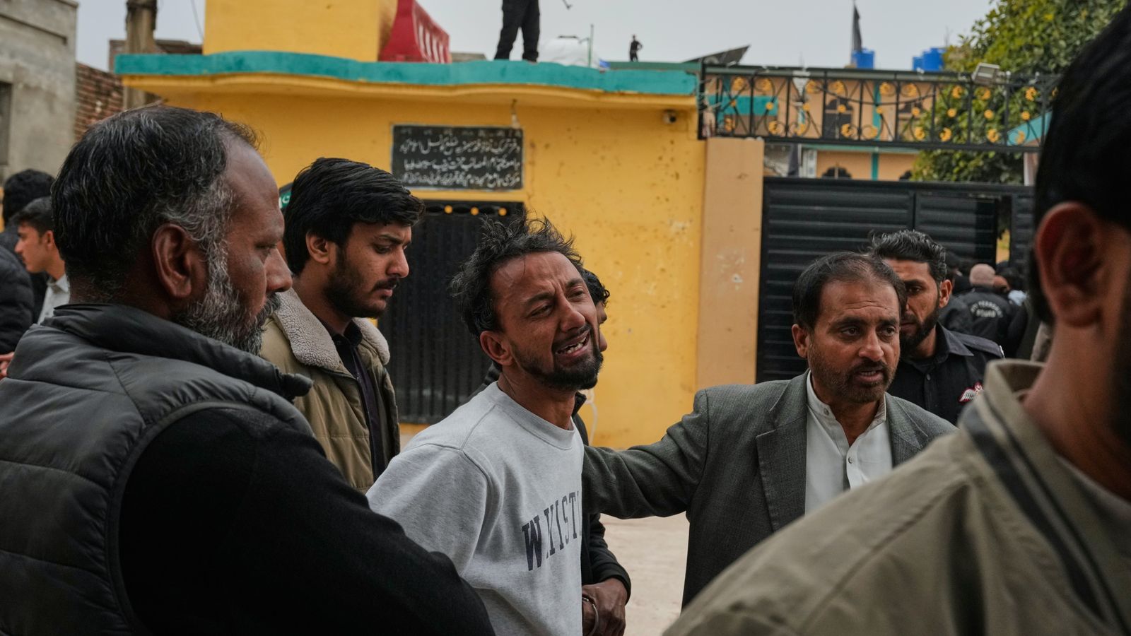 Pakistan suicide bombing leaves at least 31 dead and 169 injured
