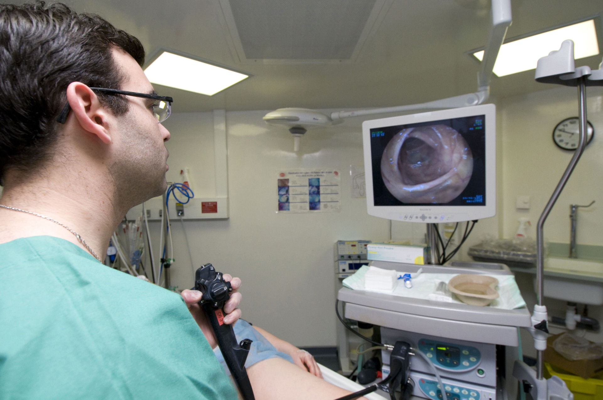 What are the warning signs of colorectal cancer?