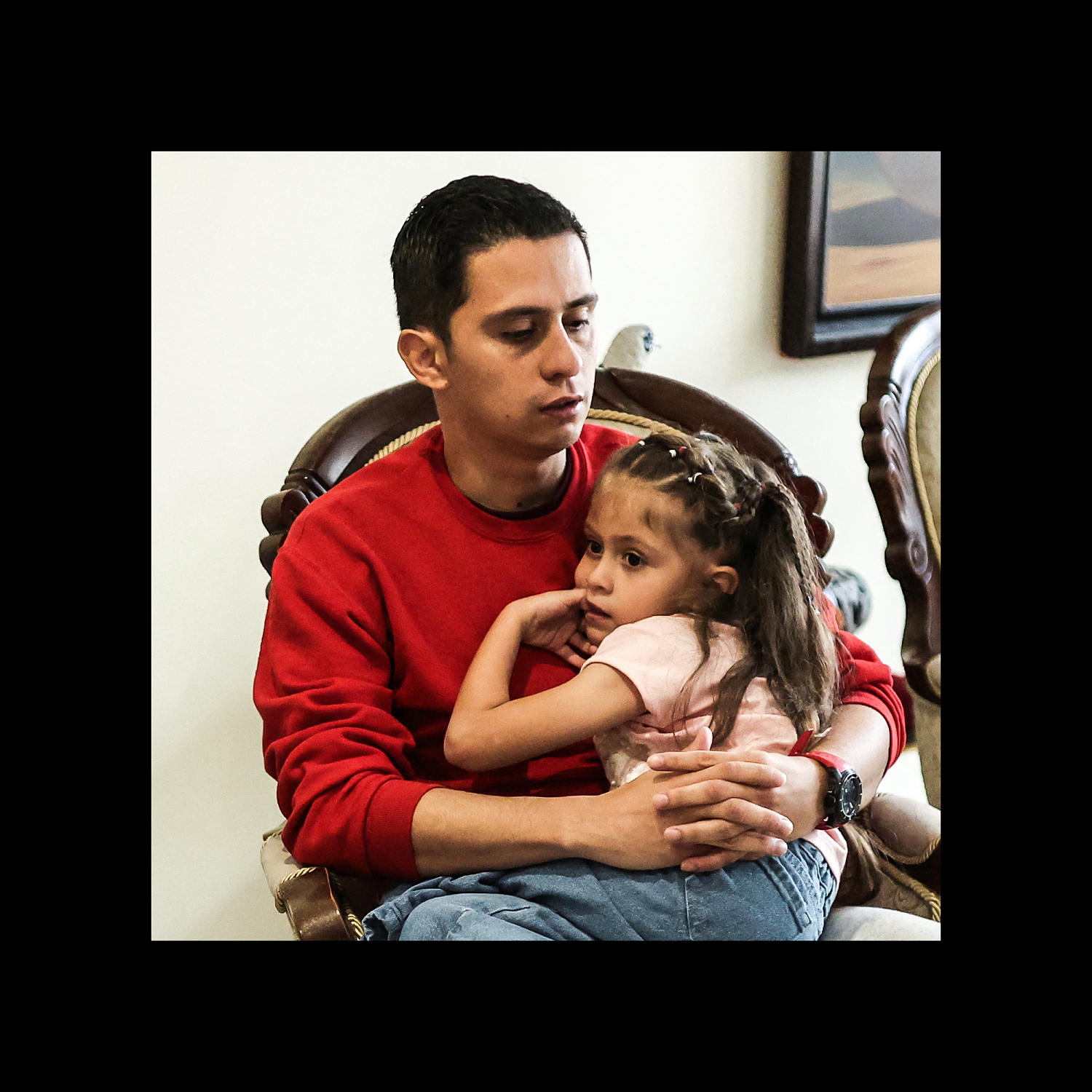 Niños atrapados en un centro de detención de inmigrantes en Texas relatan pesadillas, comida incomestible y falta de clases