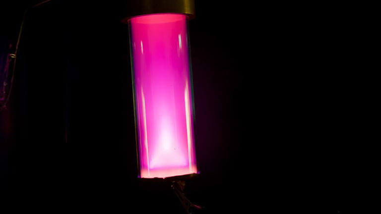 Student makes cosmic dust in a lab, shining a light on the origin of life