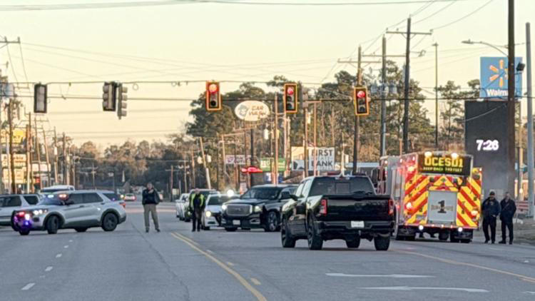 Teen dies after being hit by car along Main St Friday morning in Vidor