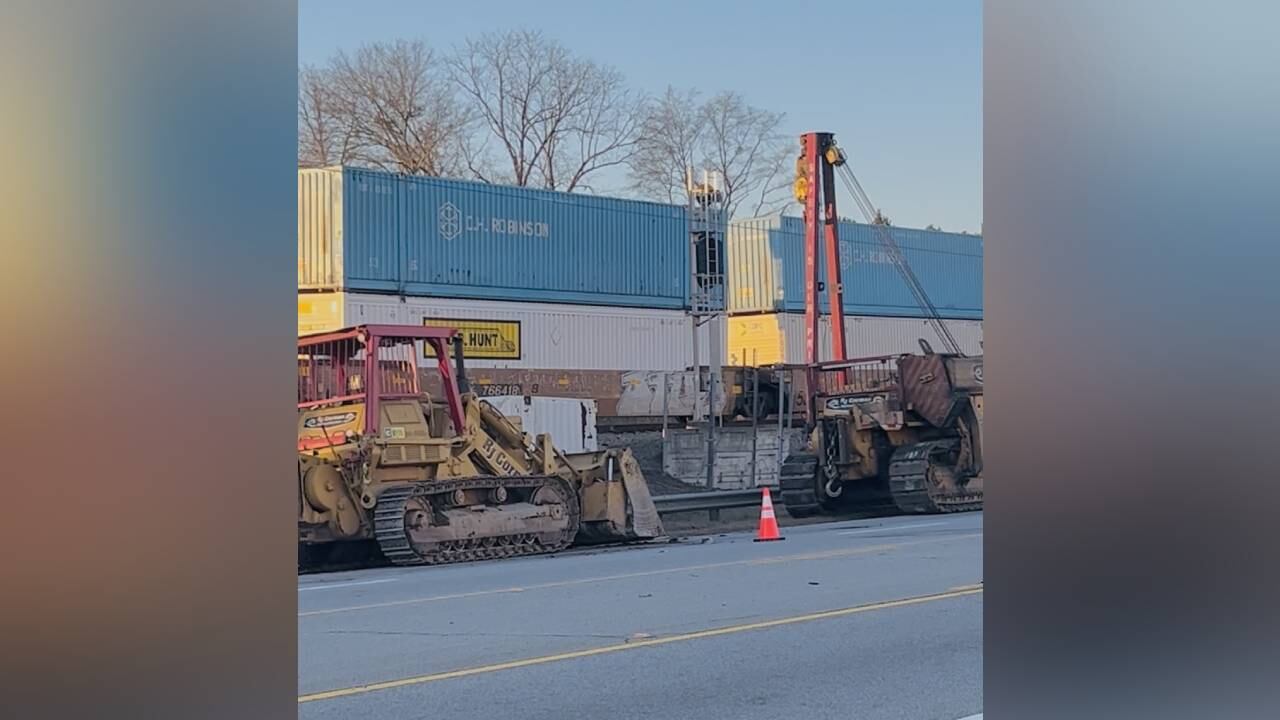 CSX train derails in Fulton County