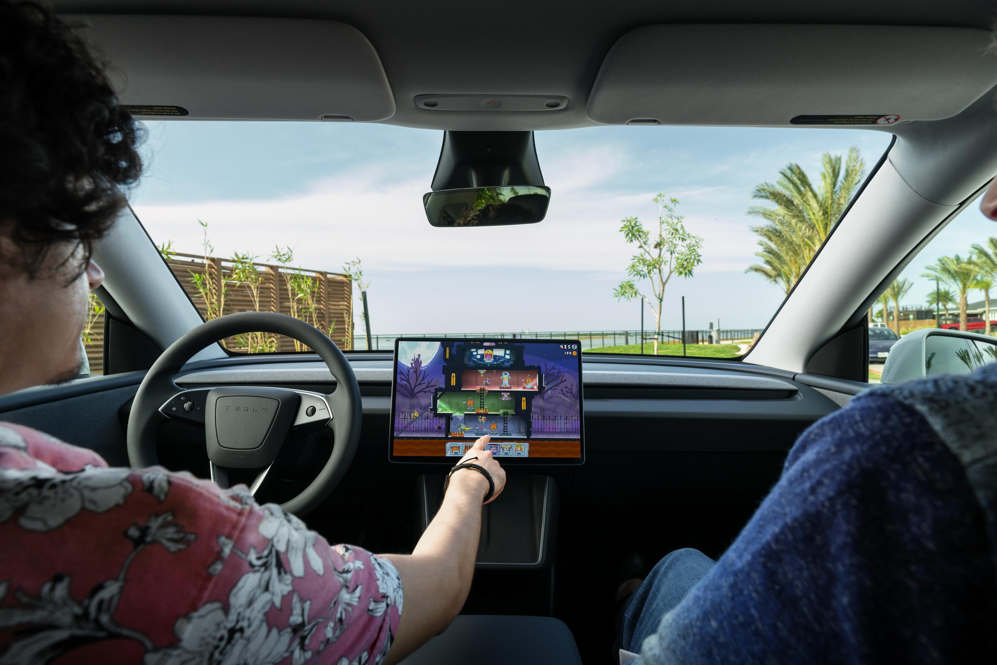 Tesla's Apple CarPlay integration delayed by iPhone software - report