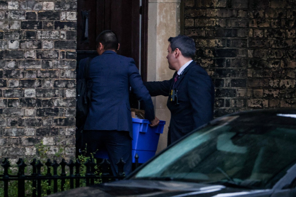 Mandelson-Starmer live: Properties linked to ex-peer raided by police<br><br>