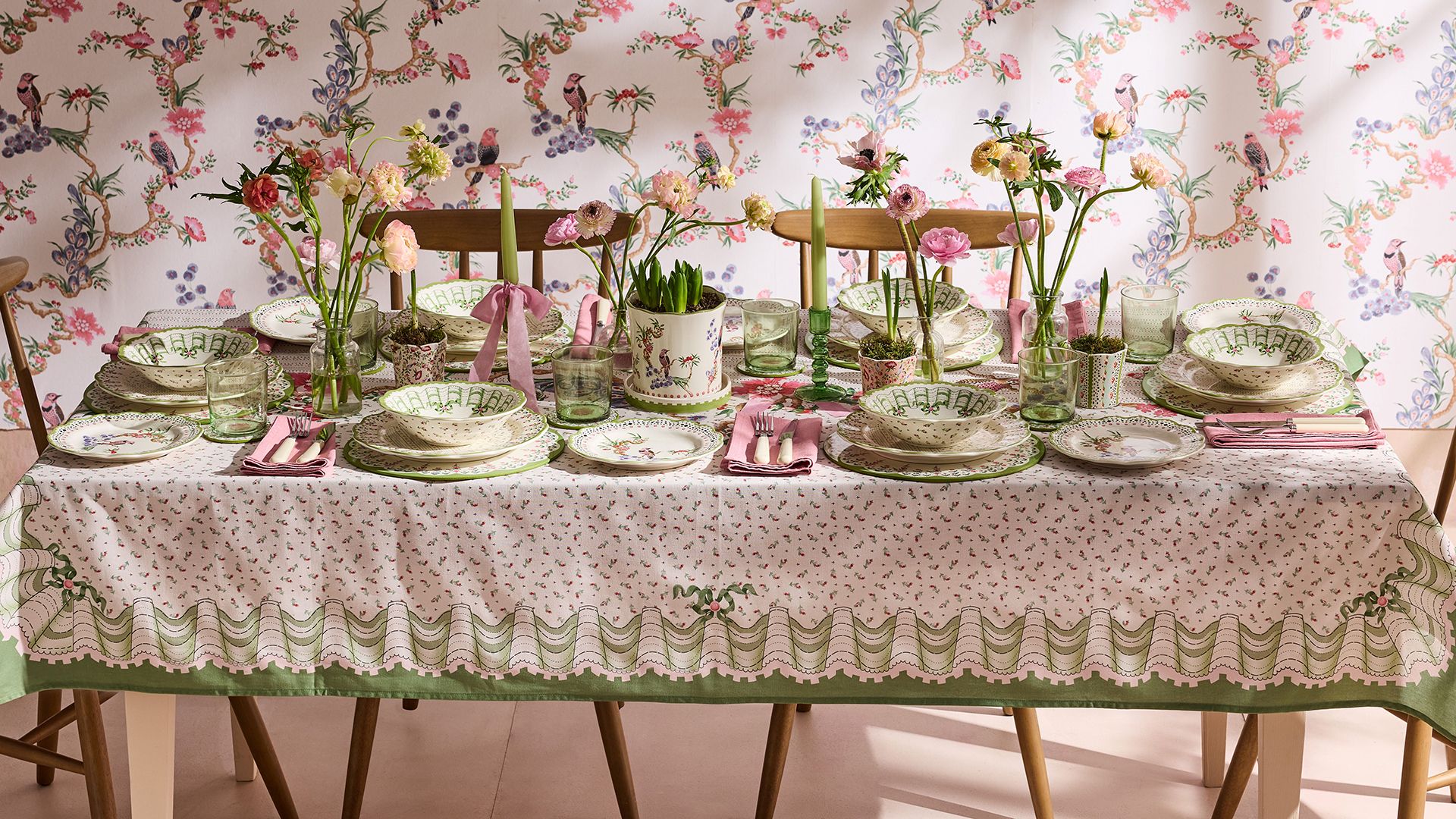 Flower power with a modern twist: Floral home décor inspiration to fall ...