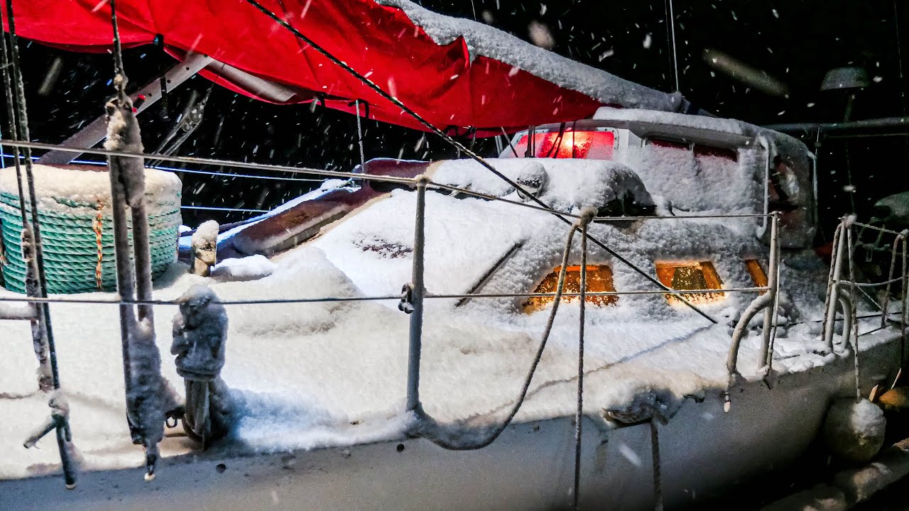 Snow storm hits while living aboard – deep winter sailing life
