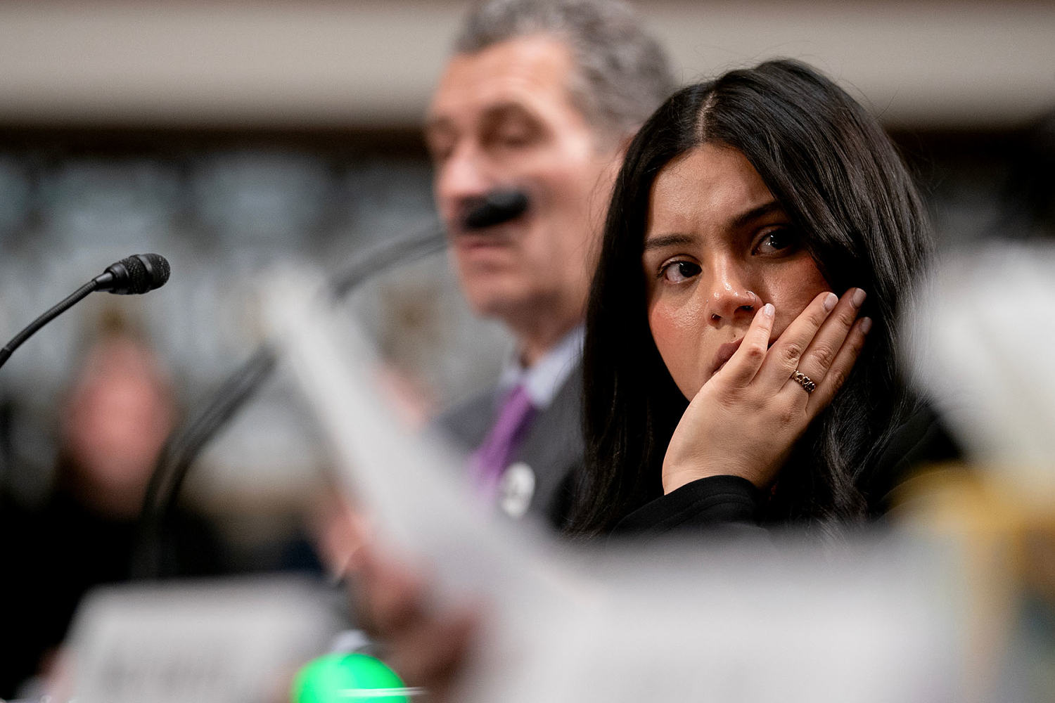 Border Patrol agent’s texts after he shot a Chicago woman five times will be released, judge rules<br>