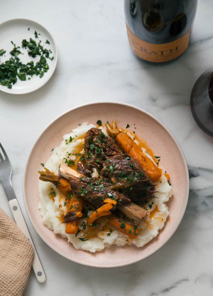 Slow-braised garlic short ribs: Full of garlic and flavor