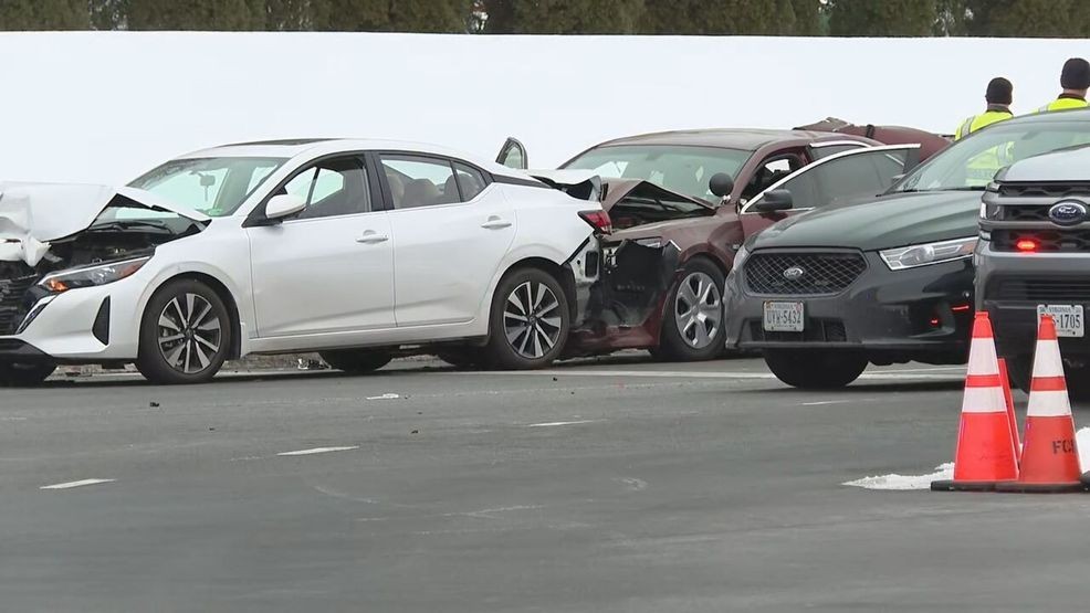 Man killed after crashing into police cruiser, other cars at red light ...