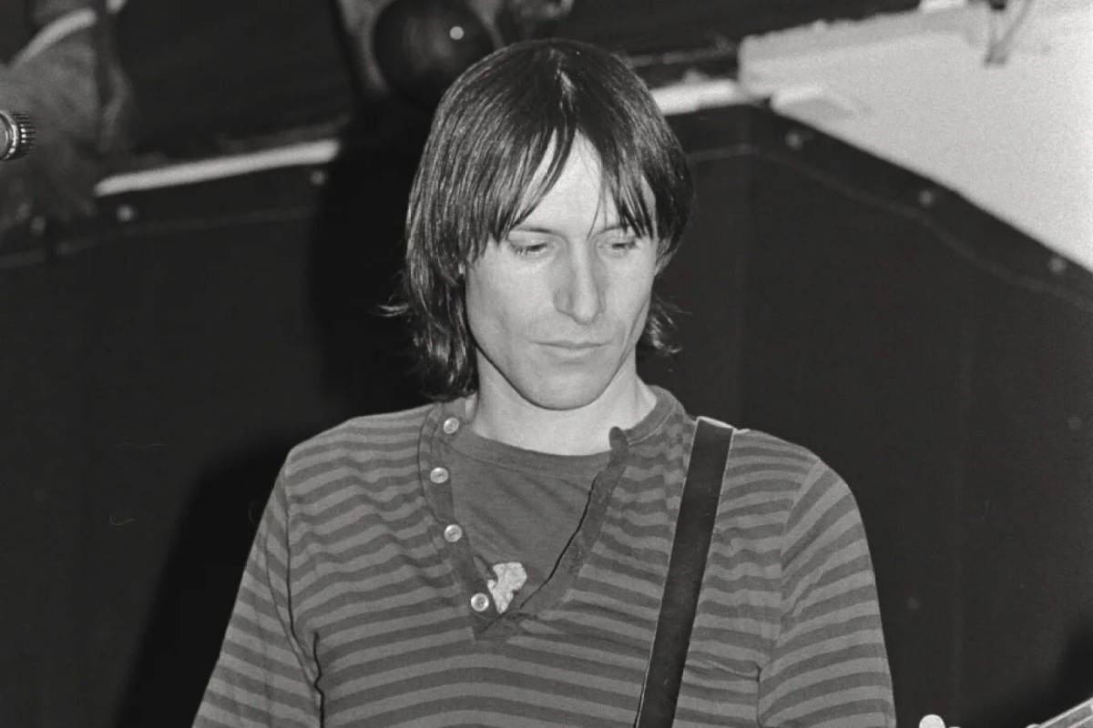 Legendary rock bassist dead at 77